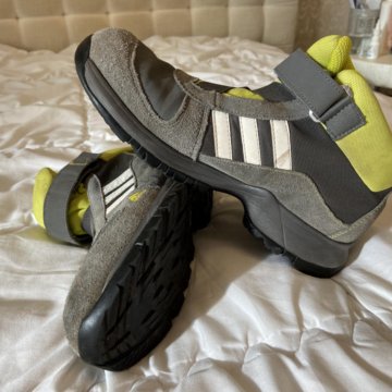 Кроссовки высокие Адидас 37,5