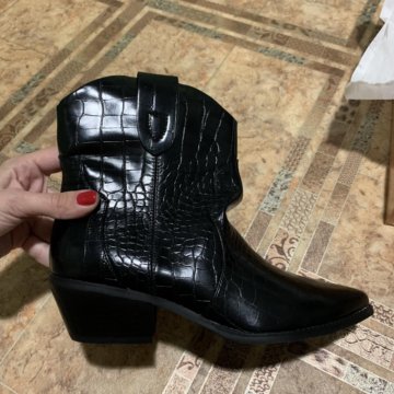 Сапожки демисезон новые!