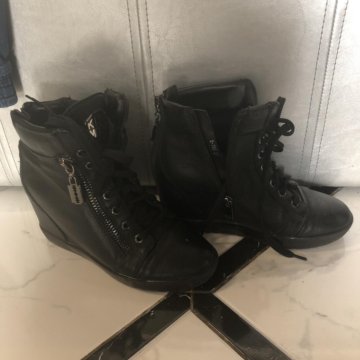 Ботинки на танкетке kiss moon