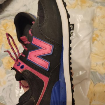 Кроссовки спортивные