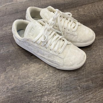 Бархатные кеды Nike