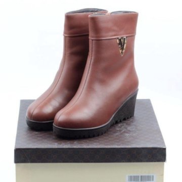 Женские зимние ботинки