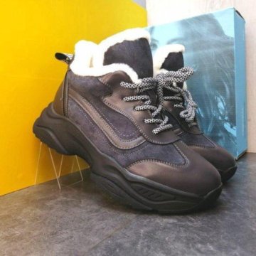 Женские зимние кроссовки