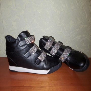 Ботинки на танкетке