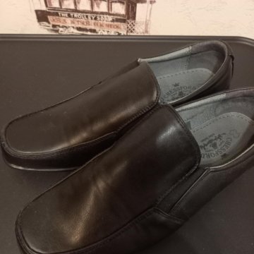 Ботинки чёрные, для подростка.