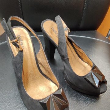 Босоножки новые