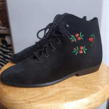 Демисезонные женские ботинки