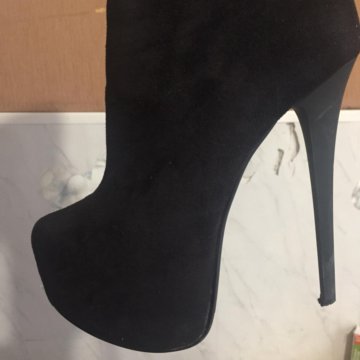 Сапоги на высоком каблуке