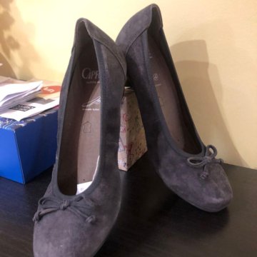 Продам новые туфли Caprice