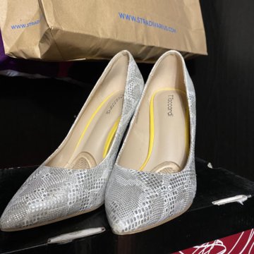 Туфли со змеиным принтом на шпильке