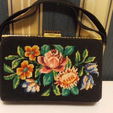Сумочка с вышивкой винтажная 50-х годов