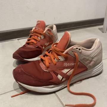 Кроссовки Reebok розовые 38