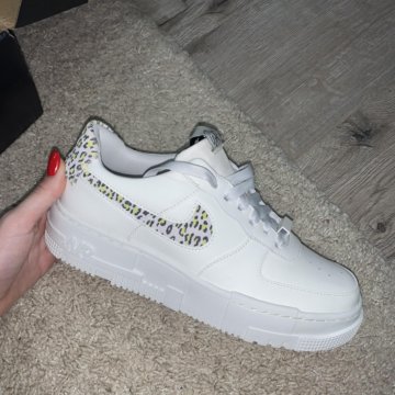 Nike Air Force 1 Pixel