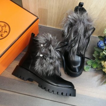 Женские зимние ботинки