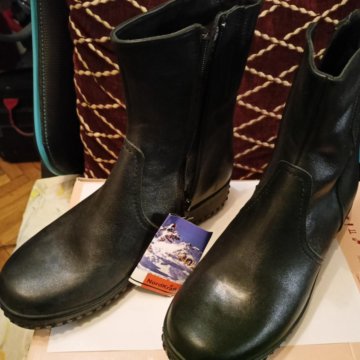 Ботинки женские 39 размер новые