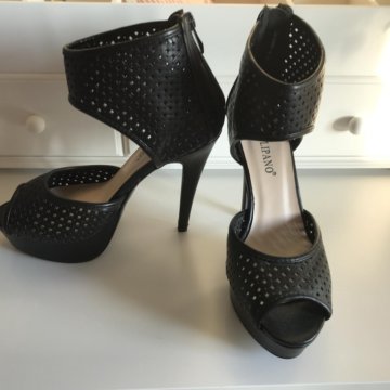 Босоножки 38