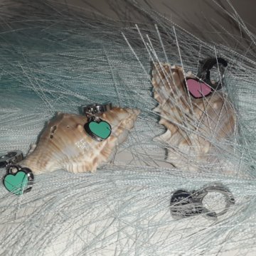 Серьги двойное сердце с эмалью