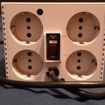 Стабилизатор напряжения