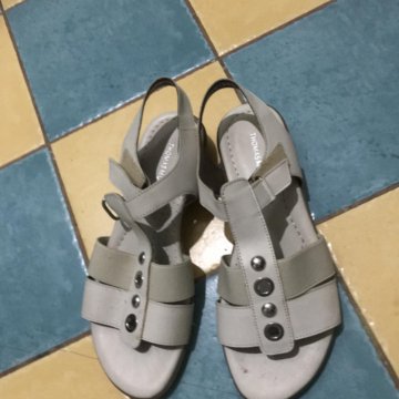 Босоножки новые Томас Муну р39