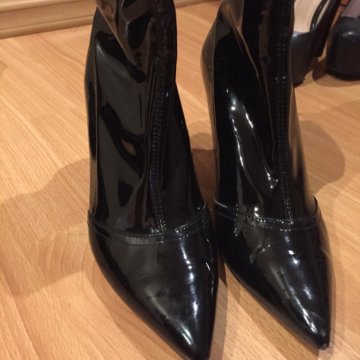 Ботильоны лаковые bershka