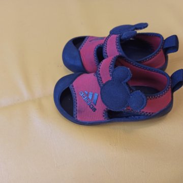 Сандалии Adidas на девочку
