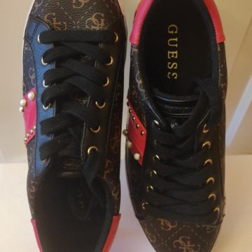 Кроссовки GUESS