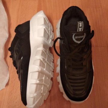 Кроссовки новые унисекс