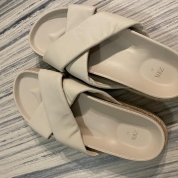 Шлёпанцы Zara