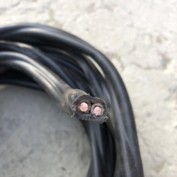 Продам медный силовой кабель жила 4мм,длинна 7 м