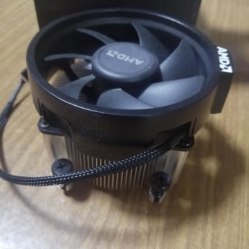 Кулер на процессор AMD ( термопаста на месте) новы
