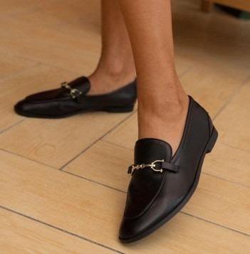 Лоферы с маленькой цепью из натуральной кожи