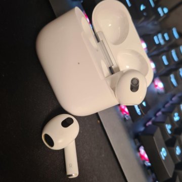 Айрподс 3 оригинал. Наушники AIRPODS 3 B 2. Аирподс 3 оригинал. Айрподсы 3 про оригинал гнездо. AIRPODS 3 оригинал комплект.