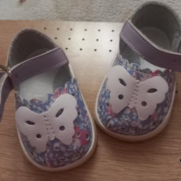 Ботинки для малыша новые