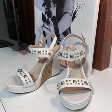 Босоножки Carnaby нат.кожа 40р