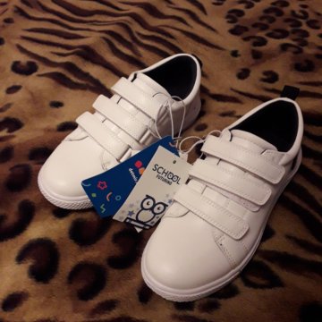 Кроссовки новые