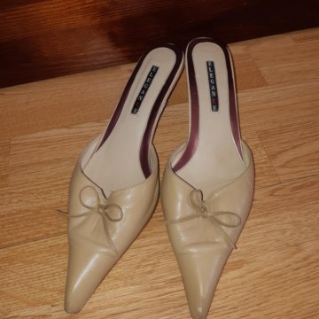 Шлёпанцы (туфли)