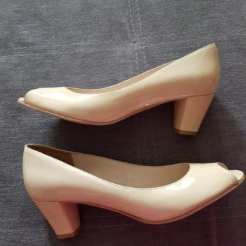 Туфли с открытым носом