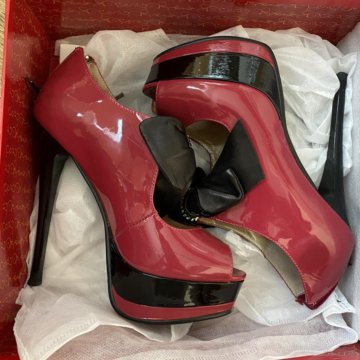 Туфли женские на высоком каблуке 35