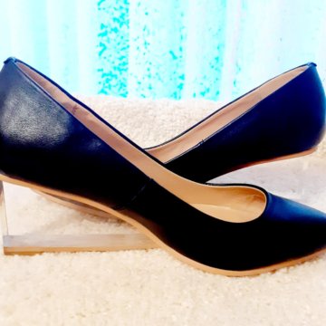 Туфли на танкетке из натуральной кожи