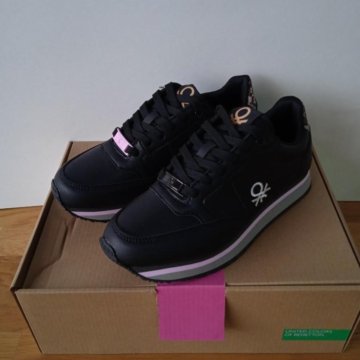 Кроссовки новые. Чёрные, белые.