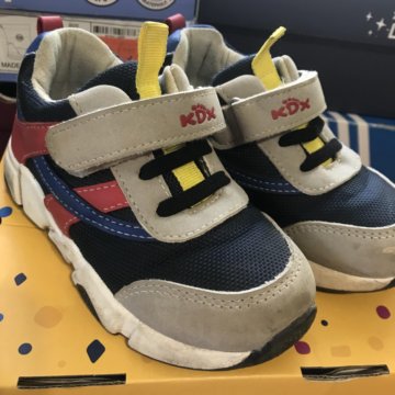 Кроссовки (24 р)