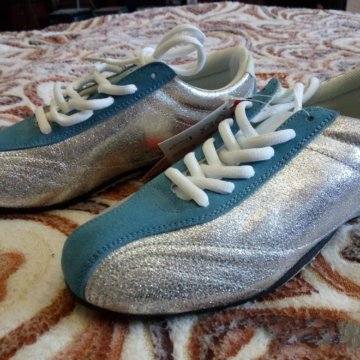 Новые кроссовки р.36 Runners (верх кожа)