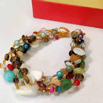 Браслет с перламутром и природными камнями