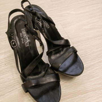 Новые кожаные босоножки 38р