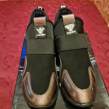 Новые кроссовки женские