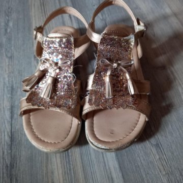 Босоножки золотистые для девочки 35р