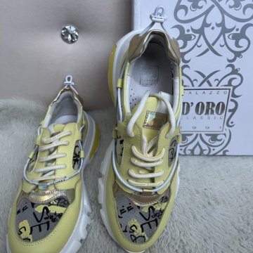 Кроссовки новые.