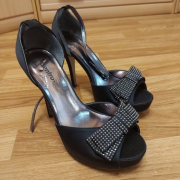 Туфли на высоком каблуке