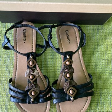 Женские сандалии