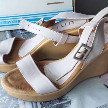 Босоножки кожа